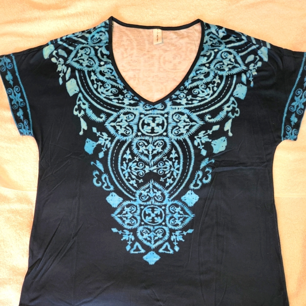 New Chicyea Blue Printed Blouse Size XL Short Sleeves